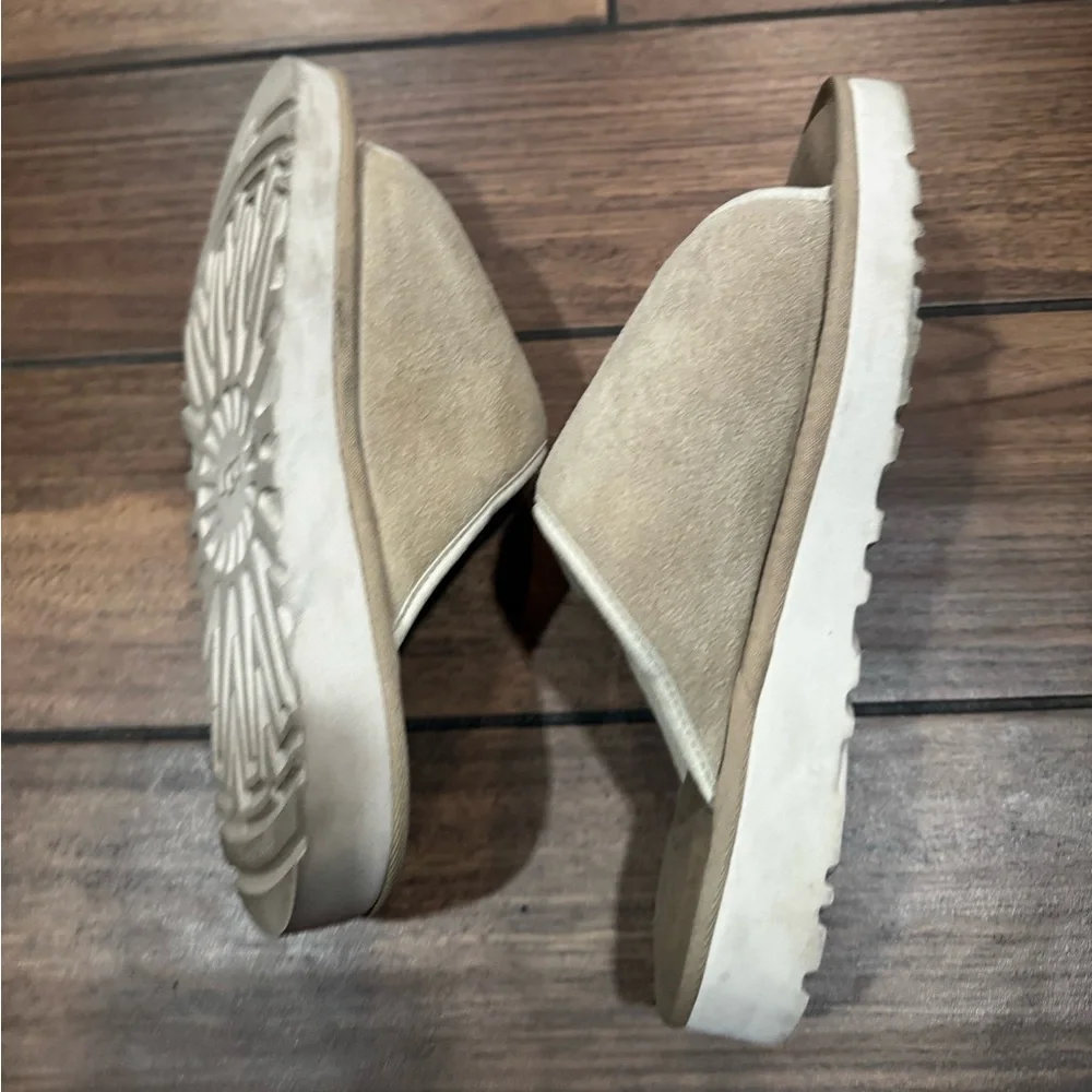 UGG Men's Goldencoast Strap tan Slide size 9